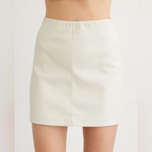 NWOT Dynamite Susie Faux Leather Mini Skirt in Beige, Stretchy Waist, Sz Large.